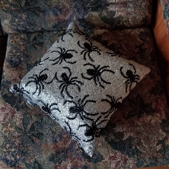 Vintage, hand beaded glass spiders & sparkly glass beads cushion, Noir Night - Picture 2 of 15